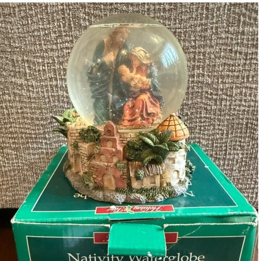 Holiday Time Collectible Nativity Waterglobe Bethlehem Base 08469/WM